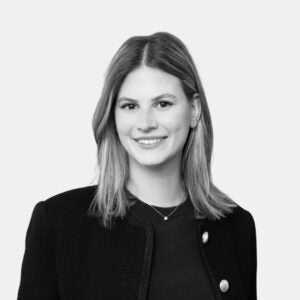 sophie dionne headshot
